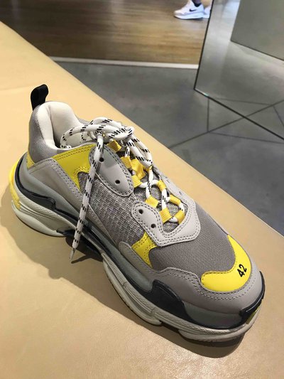 Balenciaga - Baskets pour HOMME Triple S online sur Kate&You - K&Y1717