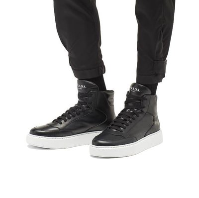 Prada - Trainers - for MEN online on Kate&You - https://www.prada.com/fr/fr/men/ready_to_wear/t-shirts_and_polo_shirts K&Y2183